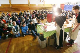 Rockne Roll / News-Register##Yamhill-Carlton Intermediate School fifth-graders watch the baking demonstration. Rockne Roll / News-Register##Yamhill-Carlton Intermediate School fifth-graders watch the baking demonstration.