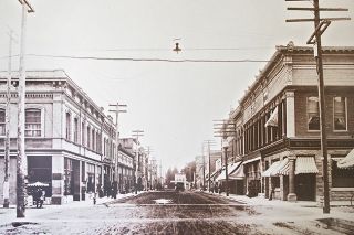 Historical photo##A photo of Third Street looking west from the intersection of Davis Street around the year 1912.