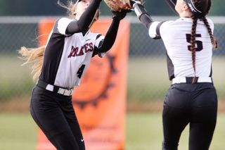 Rockne Roll/News-Register##
Dayton infielders Malina Ray, left, and Gabby Shadden go for a soft pop-up in the Pirates’ OSAA State Championship semifinal against Scio Tuesday. Rockne Roll/News-Register##
Dayton infielders Malina Ray, left, and Gabby Shadden go for a soft pop-up in the Pirates’ OSAA State Championship semifinal against Scio Tuesday.