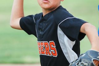 Logan Brandon/News-Register##
Tiger shortstop Dawson Kelly cranks up a throw to first base in the Tigers’ first round win. Logan Brandon/News-Register##
Tiger shortstop Dawson Kelly cranks up a throw to first base in the Tigers’ first round win.