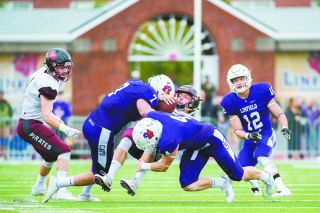 Marcus Larson/News-Register##
Linfield’s two linebackers, Jason Farlow (7) and Jake Reimer (4) make a Wildcat Oreo sandwich with Whitworth QB Ian Kolste as the creme. Looking on is Nate Sample (12). Marcus Larson/News-Register##
Linfield’s two linebackers, Jason Farlow (7) and Jake Reimer (4) make a Wildcat Oreo sandwich with Whitworth QB Ian Kolste as the creme. Looking on is Nate Sample (12).