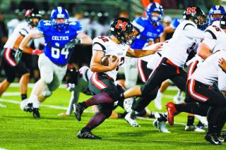 Molly Smith/Statesman-Journal for the News-Register
McMinnville’s Ray Jacob (32) looks for a hole during the
Grizzlies’ game with McNary. Molly Smith/Statesman-Journal for the News-Register
McMinnville’s Ray Jacob (32) looks for a hole during the
Grizzlies’ game with McNary.