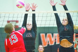 Marcus Larson/News-Register##
Willamina’s Kylie Anderson (12) and Brooke France (9) rise for a block against the Eagles’ Moriah Reid. Marcus Larson/News-Register##
Willamina’s Kylie Anderson (12) and Brooke France (9) rise for a block against the Eagles’ Moriah Reid.