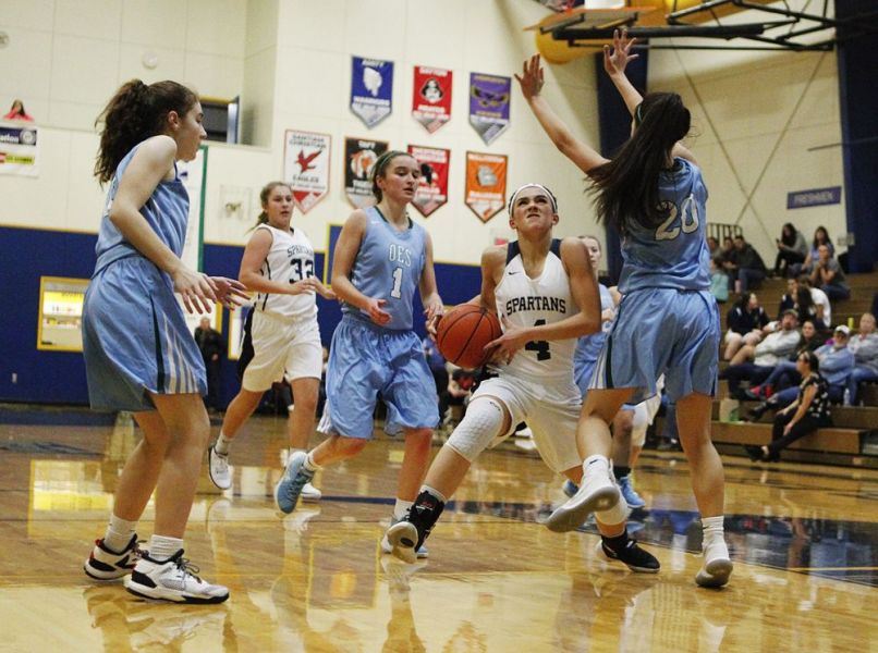 Rockne Roll/News-Register##
Sheridan s Ronni VanZant slashes to the hoop for two points.