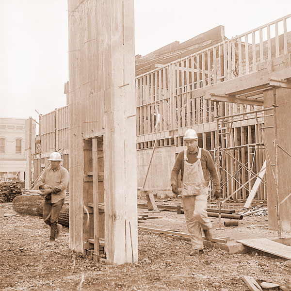 (December 27, 1967)##Completion of the McMinnville Branch of the U.S. National Bank of Oregon is scheduled for next February, according to the construction foreman for the Klock Construction Company. The new building is located next to present banking facilities at 3rd and Davis in McMinnville.