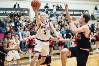 Rusty Rae/News-Register##
McMinnville guard Luke Arzner drives toward the basket during Tuesday’s non-league matchup between the Grizzlies and Camas at Ted Wilson Gymnasium. Rusty Rae/News-Register##
McMinnville guard Luke Arzner drives toward the basket during Tuesday’s non-league matchup between the Grizzlies and Camas at Ted Wilson Gymnasium.