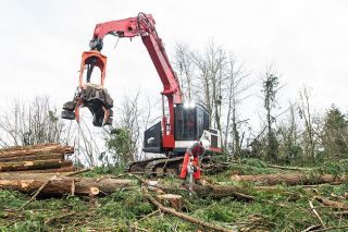 Marcus Larson/News-Register##
Seth Bierbower and Bryce Branson, with Heron Timber clean a large area of trees along Highway 18 to make it safer for small planes to land at the nearby McMinnville Airport. Marcus Larson/News-Register##
Seth Bierbower and Bryce Branson, with Heron Timber clean a large area of trees along Highway 18 to make it safer for small planes to land at the nearby McMinnville Airport.