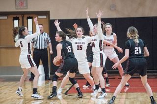 Rusty Rae/News-Register##
McMinnville girls basketball players Emily Boggs (5), Kylee Arzner (15) and Hannah Galan (10) trap Sherwood’s Mandie Jansen during Wednesday’s Pacific Conference matchup, which the Grizzlies won 44-30. Rusty Rae/News-Register##
McMinnville girls basketball players Emily Boggs (5), Kylee Arzner (15) and Hannah Galan (10) trap Sherwood’s Mandie Jansen during Wednesday’s Pacific Conference matchup, which the Grizzlies won 44-30.