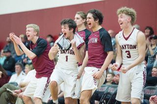 Marcus Larson/News-Register##
Pirates (l-r) Dawson Ashley, Payton Garrison, Braeden Nowlin, Jacob Morales and Lukas Findley react to reserve Noah White’s second bucket in the fourth quarter. Marcus Larson/News-Register##
Pirates (l-r) Dawson Ashley, Payton Garrison, Braeden Nowlin, Jacob Morales and Lukas Findley react to reserve Noah White’s second bucket in the fourth quarter.