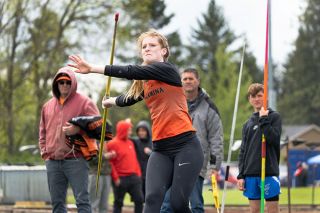 Marcus Larson/News-Register##
Willamina’s Hallee Hughes competes in the girls javelin during Saturday’s Amity Invitational, winning the event with a throw of 121 feet 11.5 inches. Marcus Larson/News-Register##
Willamina’s Hallee Hughes competes in the girls javelin during Saturday’s Amity Invitational, winning the event with a throw of 121 feet 11.5 inches.