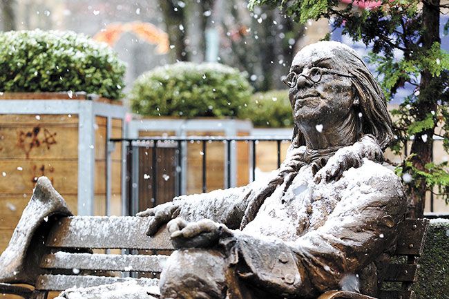 News-Register File Photo ##
Snow falls on the Benjamin Franklin statue at the U.S. Bank Plaza in downtown McMinnville on Monday, Dec. 5. The statue is the most notorious of the city’s myriad pieces of public art.