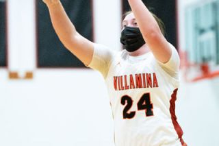 Marcus Larson/News-Register##
Willamina’s Kaya McLean sinks a three pointer for the Bulldogs in their Friday night 61-45 loss to Clatskanie. Marcus Larson/News-Register##
Willamina’s Kaya McLean sinks a three pointer for the Bulldogs in their Friday night 61-45 loss to Clatskanie.