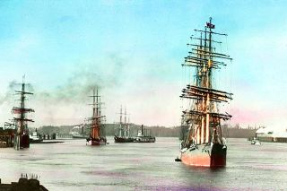 Image: OSU Libraries ## Portland Harbor as it appeared on a busy day around the turn of the 20th century. The big four-masted barque in the foreground, flying a Union Jack from her mast, is typical of the mostly-British grain fleet ships that were Portland crimps’ primary customers.