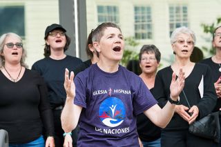 Marcus Larson/News-Register##
McMinnville Women s Choir director Betty Busch leads the group in performing an opening song at a Friday night vigil at McMinnville City Hall in opposition to federal immigration policies. Marcus Larson/News-Register##
McMinnville Women s Choir director Betty Busch leads the group in performing an opening song at a Friday night vigil at McMinnville City Hall in opposition to federal immigration policies.