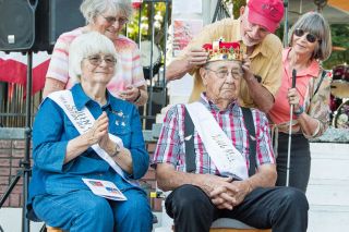 Marcus Larson/News-Register##
During the Dayton Old Timers Festival coronation, former king John
Francis crowns new king Bill Stockhoff. The new king reigned over this
year s court with queen Eunice Goodrich.