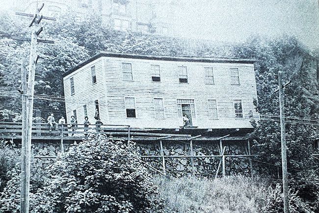 Image: Oregon Historical Quarterly##The McLoughlin House near the bottom of Singer Hill in 1909, during the moving process.