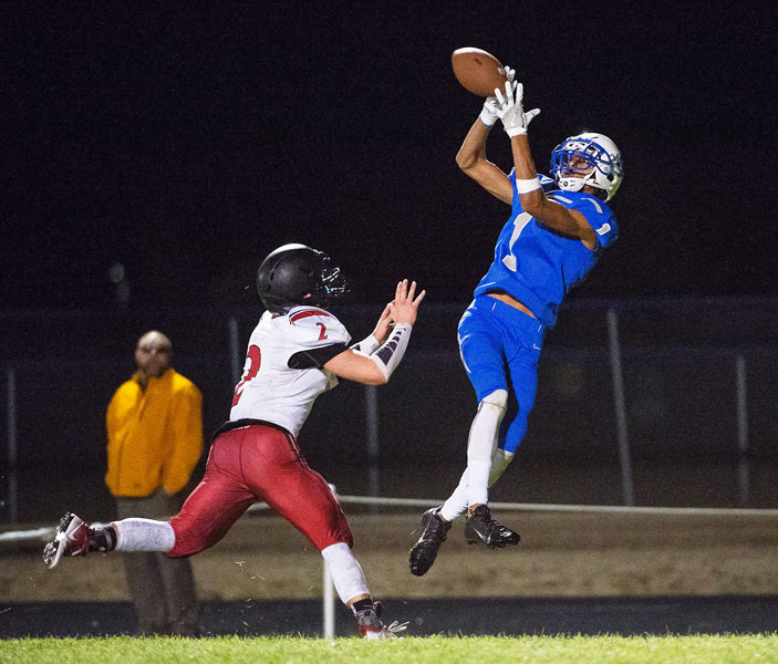 Marcus Larson/News-Register##
Payton Richardson hauls in his second touchdown pass of the night, late in the third quarter, giving Amity an 18-7 lead.