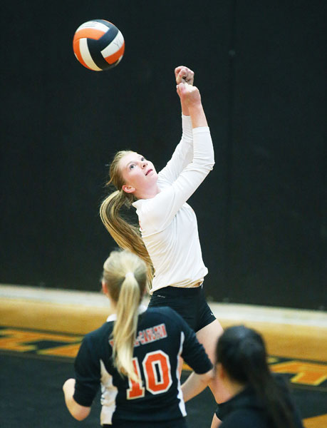Rockne Roll/News-Register##
Yamhill-Carlton’s Aylea Dixon saves a ball near the back line in the Tigers’ league match against Cascade on Thursday, Sept. 29 at Barnett Court in Yamhill.