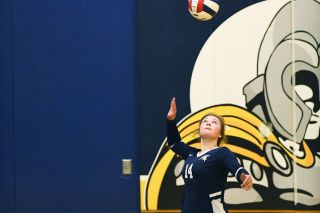 Rusty Rae/News-Register##
Sheridan senior outside hitter Eryn Byers prepares to serve against Chemawa during Wednesday’s Tri-River Conference match. Rusty Rae/News-Register##
Sheridan senior outside hitter Eryn Byers prepares to serve against Chemawa during Wednesday’s Tri-River Conference match.