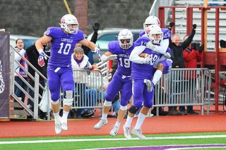 News-Register file photo##
Linfield safety Duke Mackle (18) celebrates his interception return touchdown with teammates Wade Ransom (10), Patrick Pipitone (19) and Anthony Guttadauro (25) during the Wildcats’ 27-13 first-round playoff win over Hardin-Simmons. News-Register file photo##
Linfield safety Duke Mackle (18) celebrates his interception return touchdown with teammates Wade Ransom (10), Patrick Pipitone (19) and Anthony Guttadauro (25) during the Wildcats’ 27-13 first-round playoff win over Hardin-Simmons.