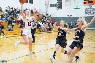 Rusty Rae/News-Register##
Willamina guard Kira Rankin (12) floats toward the hoop for a lay-in, while Yamhill-Carlton defenders Halle Harris (11) and Megan Gallagher (33) give chase during Monday’s game. Rusty Rae/News-Register##
Willamina guard Kira Rankin (12) floats toward the hoop for a lay-in, while Yamhill-Carlton defenders Halle Harris (11) and Megan Gallagher (33) give chase during Monday’s game.