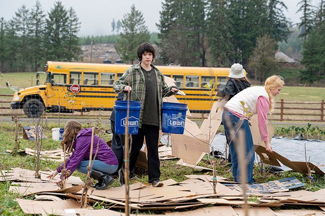 Rachel Thompson/News-Register##
McMinnville High School Charlie Porter spreads mulch in the market garden at Tabula Rasa, which grows produce for a farm stand and for the Humble Spirit restaurant in McMInnville.  Porter and other  horitulture class students visited the garden Wednesday.