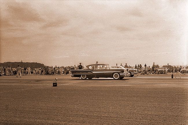 (June 28, 1960) Off the line go two cars, a ‘58 Pontiac on the left and an 59’ Pontiac on the right, in the A Stock automatic class Sunday in the first drag races at the McMinnville Airport strip this season. A new strip record of 146.50 miles per hour was set by a Modified roadster as more than 2500 people watched the opening drags under sunny skies. (June 28, 1960) Off the line go two cars, a ‘58 Pontiac on the left and an 59’ Pontiac on the right, in the A Stock automatic class Sunday in the first drag races at the McMinnville Airport strip this season. A new strip record of 146.50 miles per hour was set by a Modified roadster as more than 2500 people watched the opening drags under sunny skies.