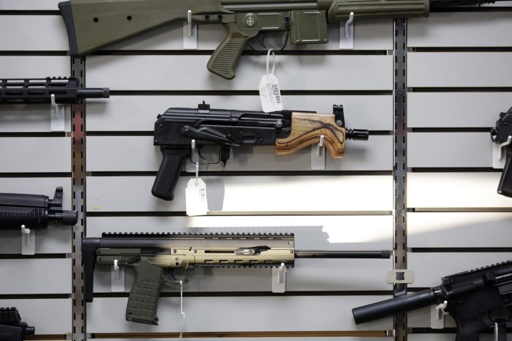 Photo by Connor Radnovich/Oregon Capital Chronicle##Firearms are on display in a Salem gun shop. Advocates for gun owners and the Oregon State Police are debating the the efficacy of the state’s longstanding system for clearing gun background checks. Photo by Connor Radnovich/Oregon Capital Chronicle##Firearms are on display in a Salem gun shop. Advocates for gun owners and the Oregon State Police are debating the the efficacy of the state’s longstanding system for clearing gun background checks.