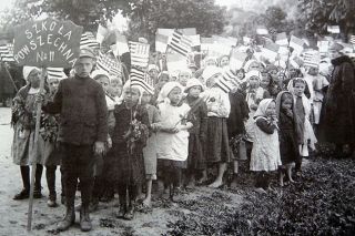 The Hoover Institution##Polish children gather in 1919 to hold a parade for Herbert Hoover.