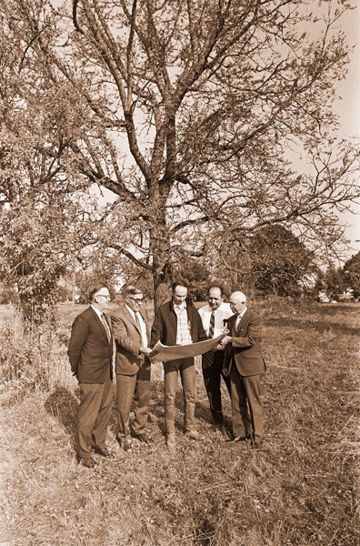 ##(Sept. 30, 1970) Looking over plans of a new 26-unit housing project to be located through the Yamhill County Housing Authority, are (l-r) Alan Jones, chairman of the HA; Morris Majors, county commissioner; Ron Willcuts, builder; Jim Zupp, HA executive director; and Charles Teegarden, county commissioner. Development is at Brockwood and Edmunston and was begun last week.