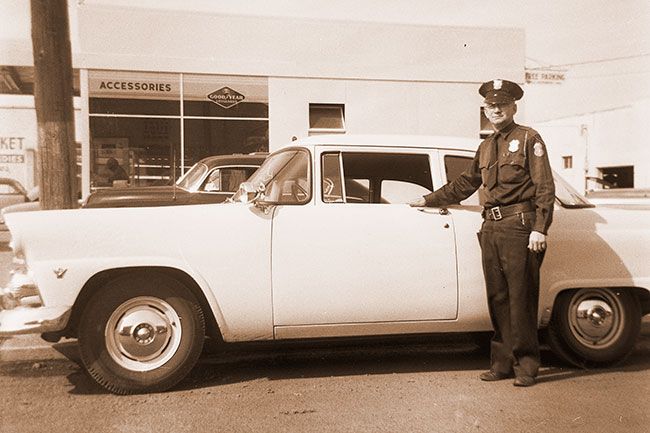 ##(Sept. 27, 1955) Sheridan’s sporting a new police car these days, a 1955 Ford, for which the Sheridan city council called bids recently. Sheridan Police Chief Earl Suhs is shown with the new city car.