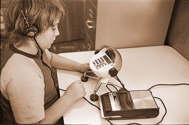 ##(Oct. 3, 1975) Dayton Grade School library has a lot more than books. Here, Tom Way works with spherical digital computer.