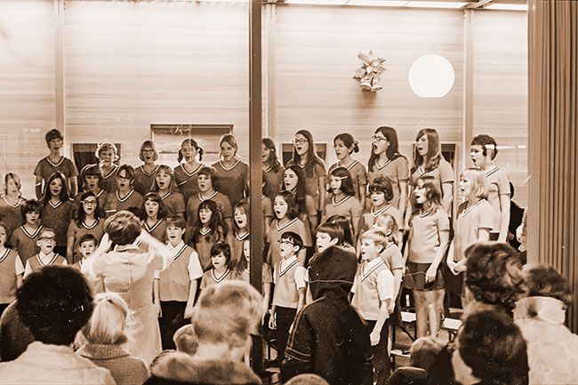 ##(Dec. 16, 1970) Yamhill County Little Singers entertained crowd Friday night at the U.S. National Bank mall, one of a series of Christmas concerts being offered to shoppers and patrons in the area. Picture was taken through window.