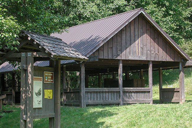 Wikimedia Commons##Whistle-stop shelter at the Buxton trailhead of the Banks-Vernonia State Trail.