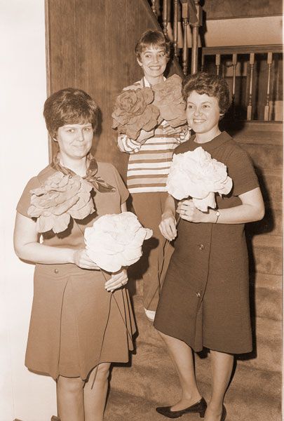 ##(Feb. 17, 1971) Preparing decorations this week for the Mardi Gras  party Saturday night, which will benefit the Big Brothers program in Yamhill County, are (l-r) Barbara Winkler, hostess; Betty Kay Compton, who made the flower decorations; and Virginia Rossman, food chairman. Invitations have been sent out to over 175 people in the county for the event, to be held Saturday, Feb. 20, at the home of Dr. and Mrs. Albert Winkler in McMinnville