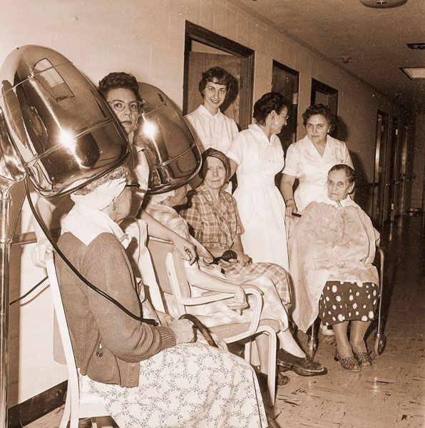 ##(Feb. 17, 1961) Beauty operators Margaret King, Mary Jean Gamroth, June O&rsquo;Neil and Maxine McBride Monday spent their time at a rest home in McMinnville doing the hair of home residents. The project, done as a service, was a part of the observance of National Beauty Salon Week.