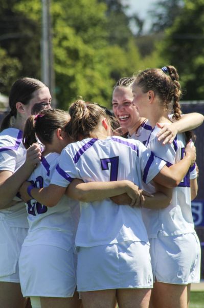 Photo courtesy of Amelia Solt##Linfield&rsquo;s six seniors share an embrace before their final game together as Wildcats.