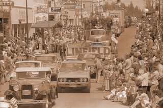 ##(July 7, 1976) Huge crowds filled Downtown McMinnville Sunday for the day-long celebration of the Bicentennial. Parade crowd was estimated at 8,000 to 10,000, a street full of people as pictured.