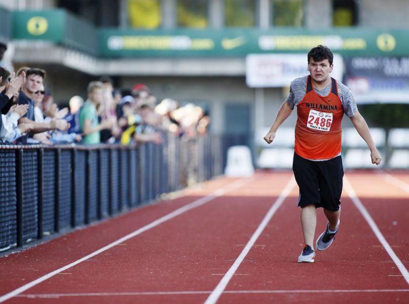 Rockne Roll/News-Register##
Willamina s Colton Keightley races toward the finish line in the para-athlete 400m.
