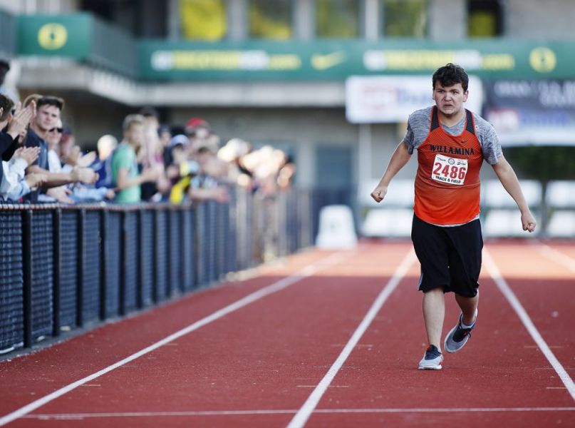 Rockne Roll/News-Register##
Willamina s Colton Keightley races toward the finish line in the para-athlete 400m.